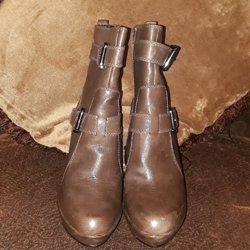 Boots - Picture 4 of 4